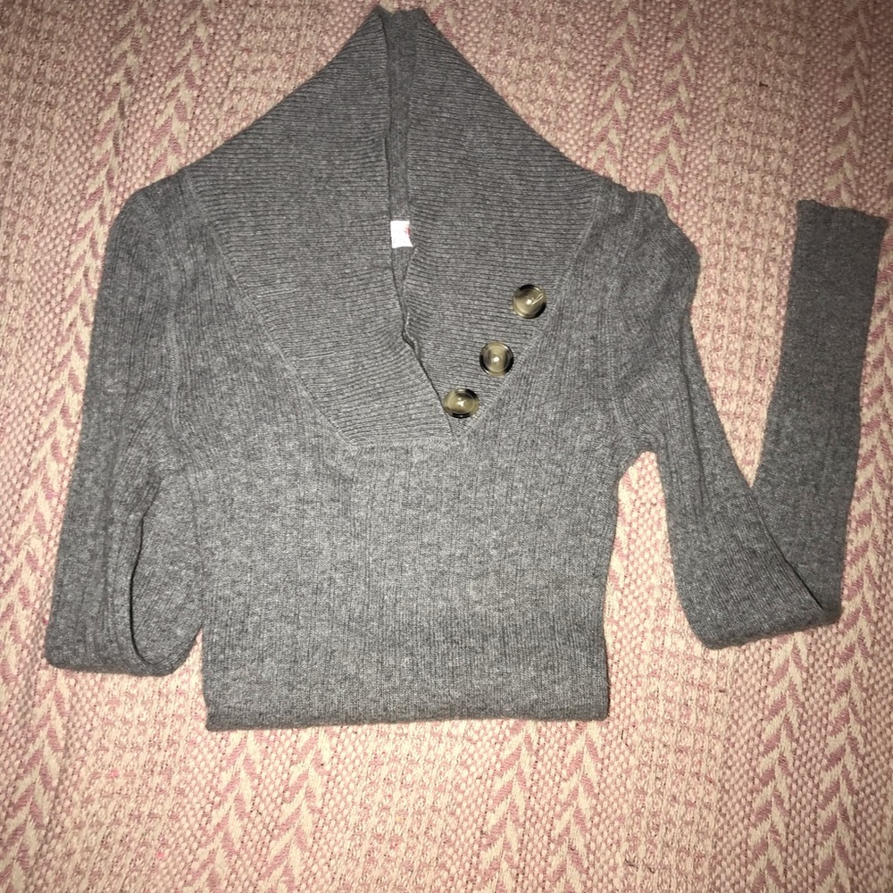 Gray sweater - Picture 3 of 3